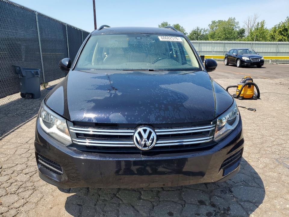 2017 Volkswagen Tiguan VIN WVGAV7AX7HK006674 COPART salvage auction — MINOR DENT/SCRATCHES, Mi - Dealer Only Clean Title (P), sold $2,050 on 2026-07-31 (photo 5)