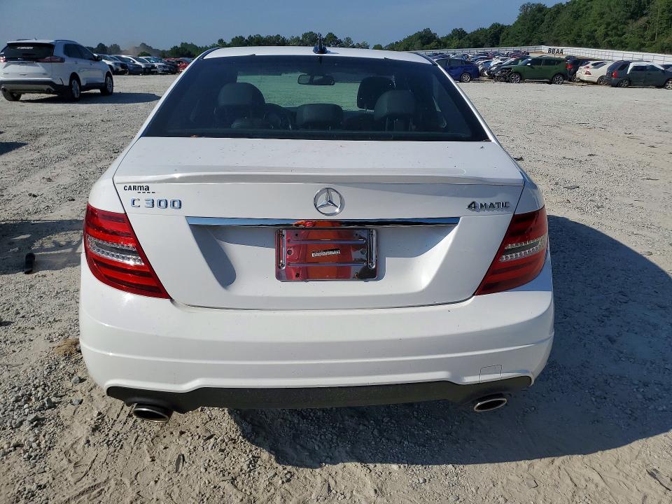 2014 Mercedes-benz VIN WDDGF8AB8ER319506 COPART salvage auction — MINOR DENT/SCRATCHES, Salvage Title, sold $700 on 2026-07-22 (photo 6)