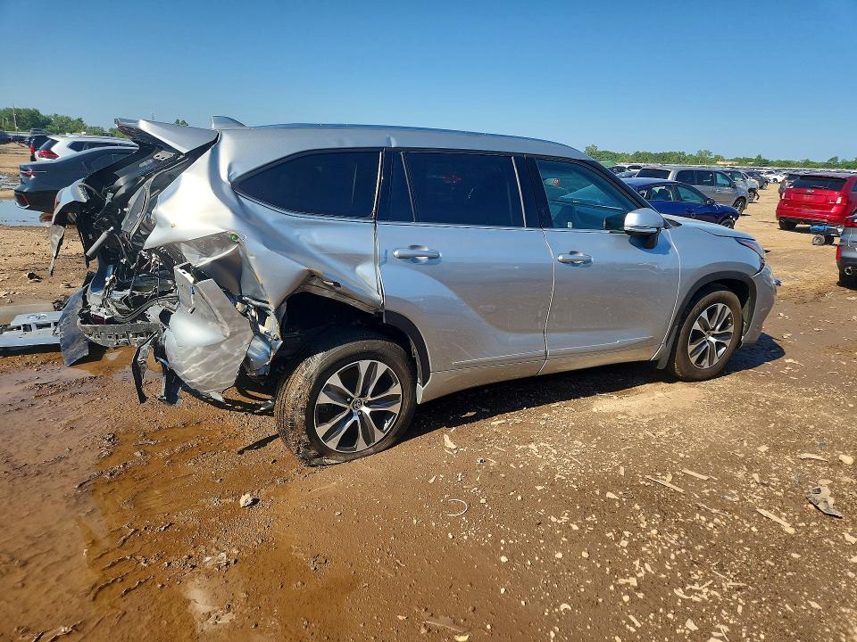 2020 Toyota Highlander VIN 5TDHZRBH5LS502858 COPART salvage auction — REAR END, IL - SALVAGE CERTIFICATE, sold $4,600 on 2026-07-28 (photo 3)