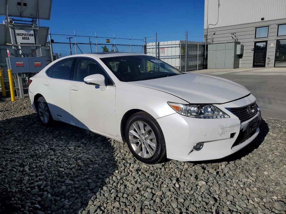 2015 Lexus ES VIN JTHBW1GG5F2095974 COPART salvage auction — REAR END, Salvage Title, sold $3,100 on 2026-07-23 (photo 4)