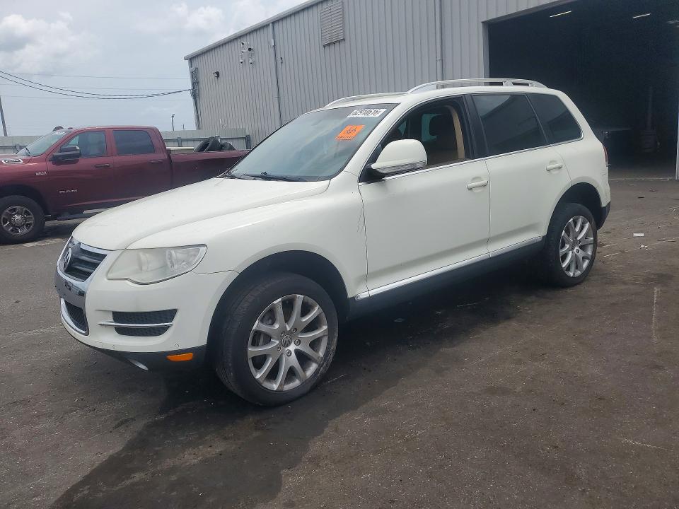 2010 Volkswagen Touareg VIN WVGBF7A95AD004354 COPART salvage auction — NORMAL WEAR, Fl - Certificate Of Title, sold $175 on 2026-08-03 (photo 1)