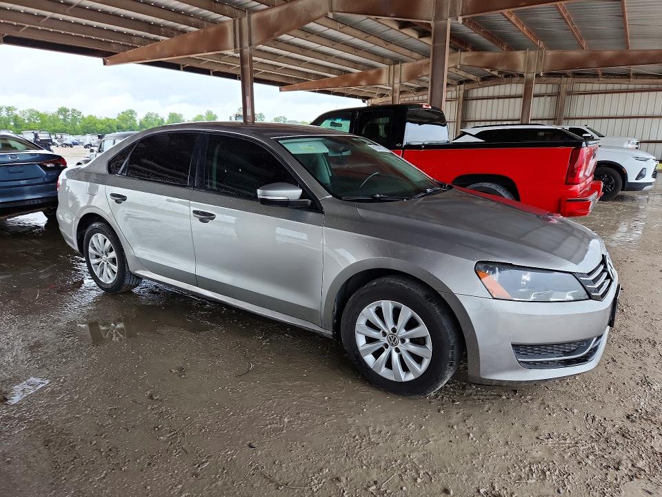 2014 Volkswagen Passat VIN 1VWAT7A31EC086385 COPART salvage auction — NORMAL WEAR, Tx - Cert Of Title-Rebuilt Salvage, sold $1,150 on 2026-07-17 (photo 4)