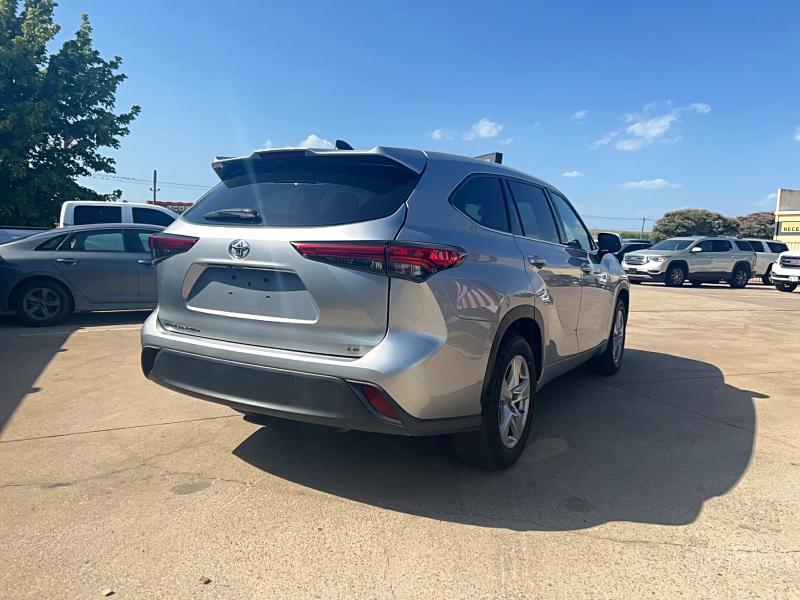 2022 Toyota Highlander VIN 5TDZZRAH3NS107358 COPART salvage auction — MINOR DENT/SCRATCHES, Tx - Certificate Of Title (P), sold $15,100 on 2026-07-27 (photo 4)