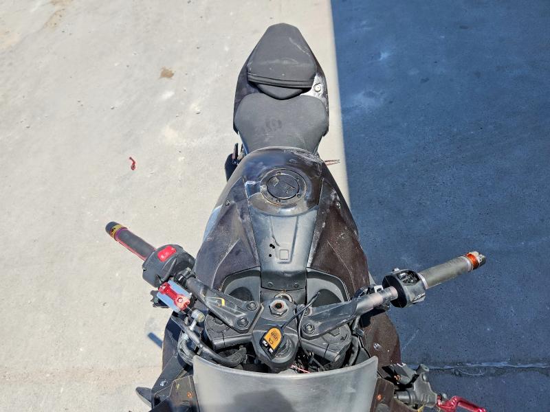 2024 Suzuki Gsx VIN JS1EM13B2R7100936 COPART salvage auction — ROLLOVER, TX - SALVAGE VEHICLE TITLE, sold $675 on 2026-09-08 (photo 5)