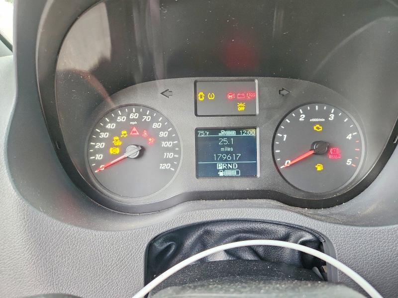 2019 Mercedes-benz Sprinter VIN WD4PF1CD5KP143494 COPART salvage auction — MINOR DENT/SCRATCHES, Wv - Certificate Of Title (P), sold $7,200 on 2026-07-28 (photo 9)