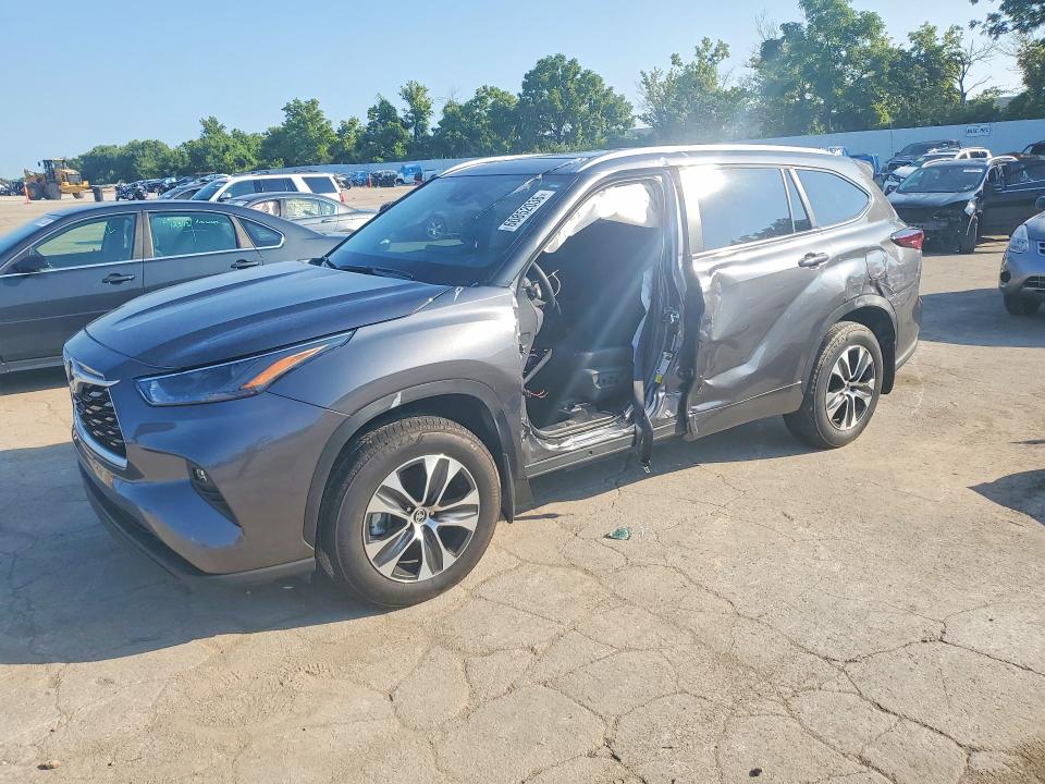 2025 Toyota Highlander VIN 5TDKBRCH7SS687003 — COPART salvage auction photo
