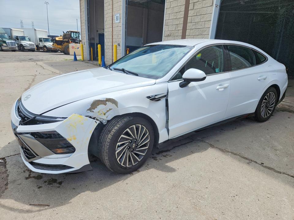 2025 Hyundai Sonata hybrid VIN KMHL34JJ8SA104697 — COPART salvage auction photo