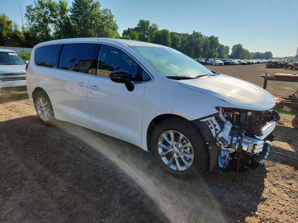 2026 Chrysler Pacifica VIN 2C4RC1GG5TR207047 COPART salvage auction — FRONT END, Salvage Title, sold $9,200 on 2026-07-22 (photo 4)