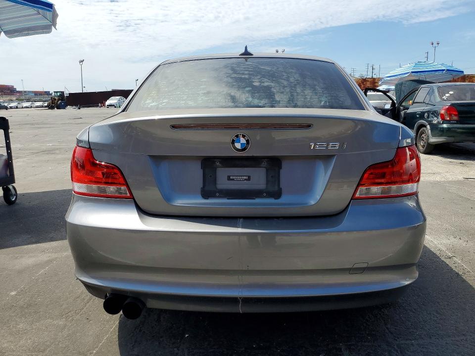 2012 BMW 1er VIN WBAUP9C56CVL91362 COPART salvage auction — MINOR DENT/SCRATCHES, CA - DIS/DLR/EXP ONLY CLEAN TITLE, sold $725 on 2026-07-24 (photo 6)