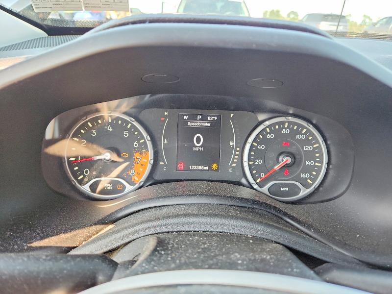 2015 Jeep Renegade VIN ZACCJBAT0FPB52825 COPART salvage auction — ROOF, Pa - Certificate Of Salvage, sold $2,000 on 2026-08-04 (photo 9)