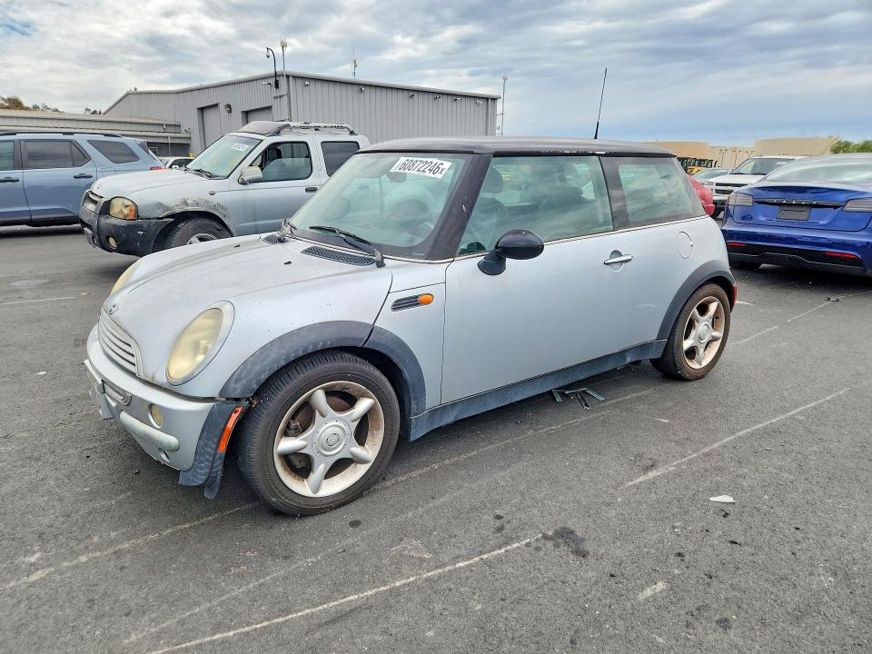 2004 Mini Cooper VIN WMWRC33434TJ62740 COPART salvage auction — MINOR DENT/SCRATCHES, CA - DIS/DLR/EXP ONLY CLEAN TITLE, sold $225 on 2026-07-20 (photo 1)