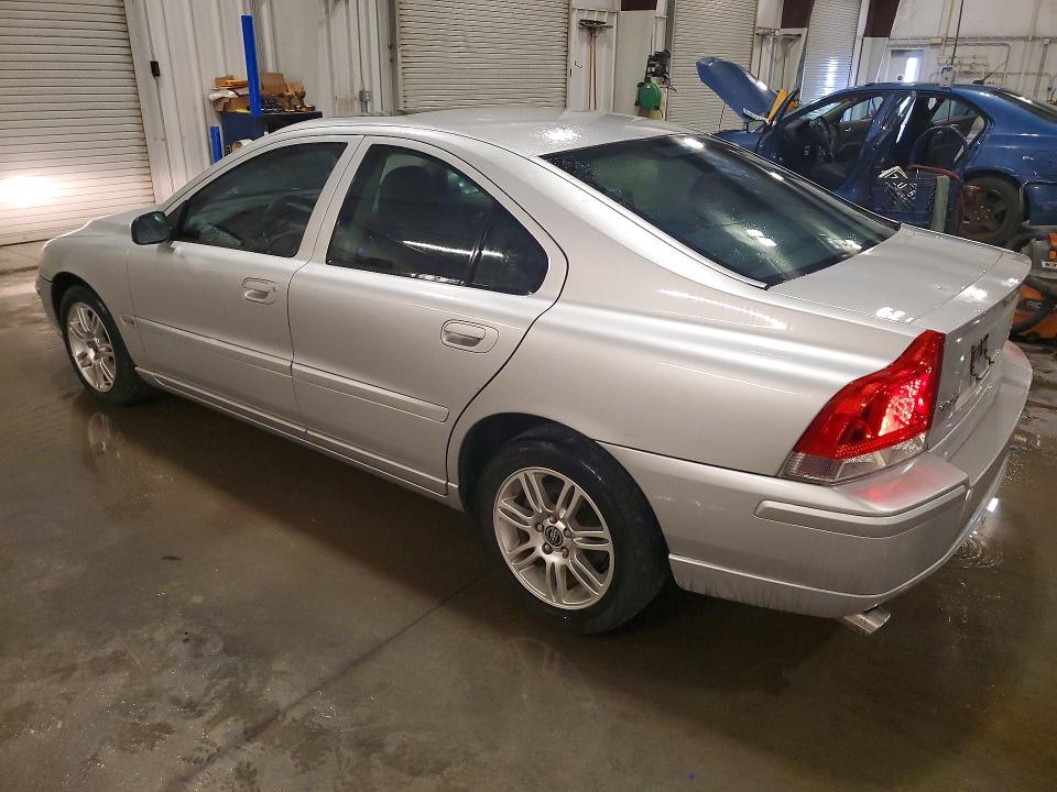 2006 Volvo S60 VIN YV1RH592062536827 COPART salvage auction — HAIL, Mn - Cert Of Title-Prior Salvage, sold $600 on 2026-08-11 (photo 2)