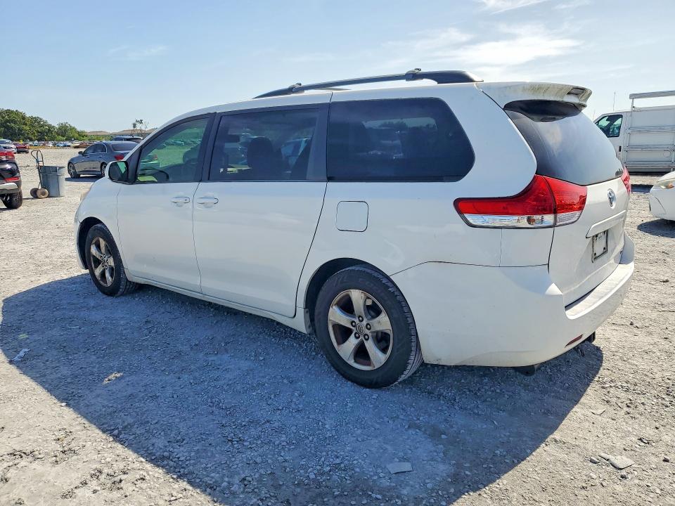 2014 Toyota Sienna VIN 5TDKK3DC2ES479762 COPART salvage auction — MINOR DENT/SCRATCHES, FL - CERT OF TITLE W/SLVG HISTORY, sold $1,150 on 2026-07-31 (photo 2)