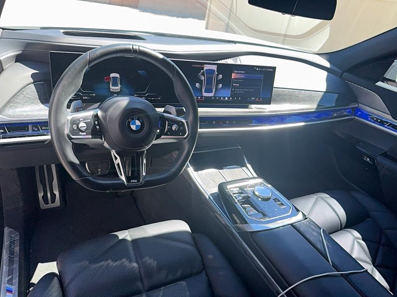 2024 BMW 7er VIN WBA23EH08RCP73339 COPART salvage auction — NORMAL WEAR, Ca - Dis/Dlr/Exp Only Clean Title (P), sold $39,750 on 2026-07-27 (photo 9)