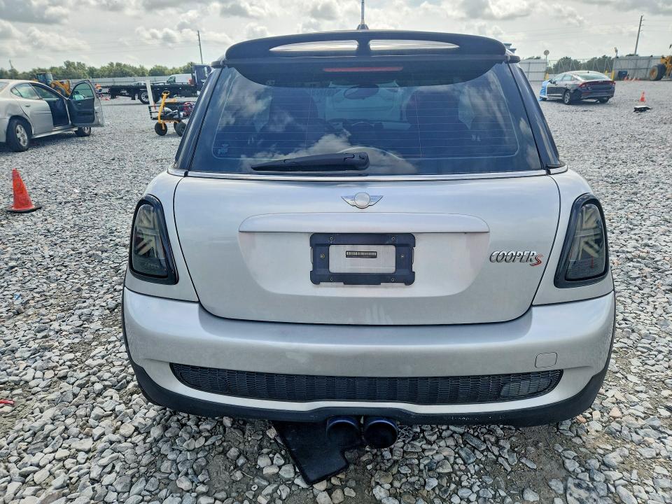 2007 Mini Cooper VIN WMWMF73527TL85003 COPART salvage auction — MINOR DENT/SCRATCHES, FL - CERT OF TITLE SLVG REBUILDABLE, sold $475 on 2026-07-31 (photo 6)