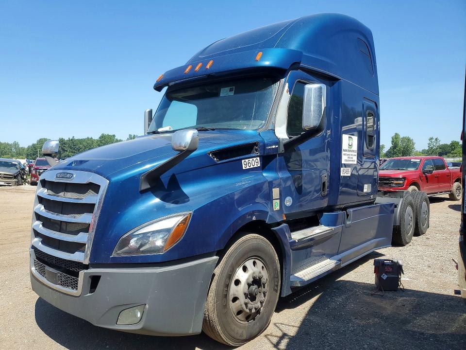 2018 Freightliner Cascadia 126 VIN 3AKJHHDRXJSJY3618 COPART salvage auction — SIDE, MI - SCRAP CERTIFICATE OF TITLE, sold $2,800 on 2026-09-03 (photo 1)
