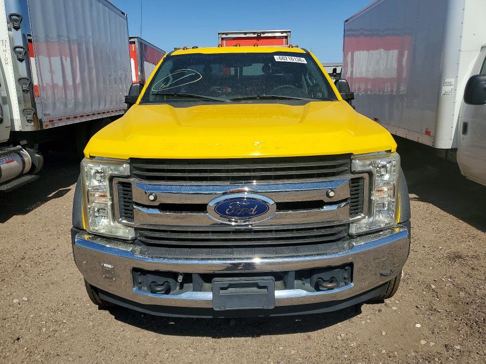 2019 Ford F-550 super duty VIN 1FDUF5GTXKEF91226 COPART salvage auction — MINOR DENT/SCRATCHES, AZ - CERTIFICATE OF TITLE (P), sold $30,000 on 2026-08-03 (photo 5)