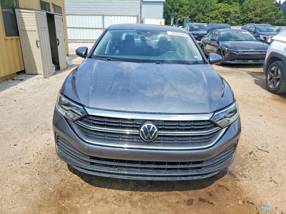 2024 Volkswagen Jetta VIN 3VWEM7BU3RM015523 COPART salvage auction — MINOR DENT/SCRATCHES, OH - CERTIFICATE OF TITLE (P), sold $6,900 on 2026-08-03 (photo 5)