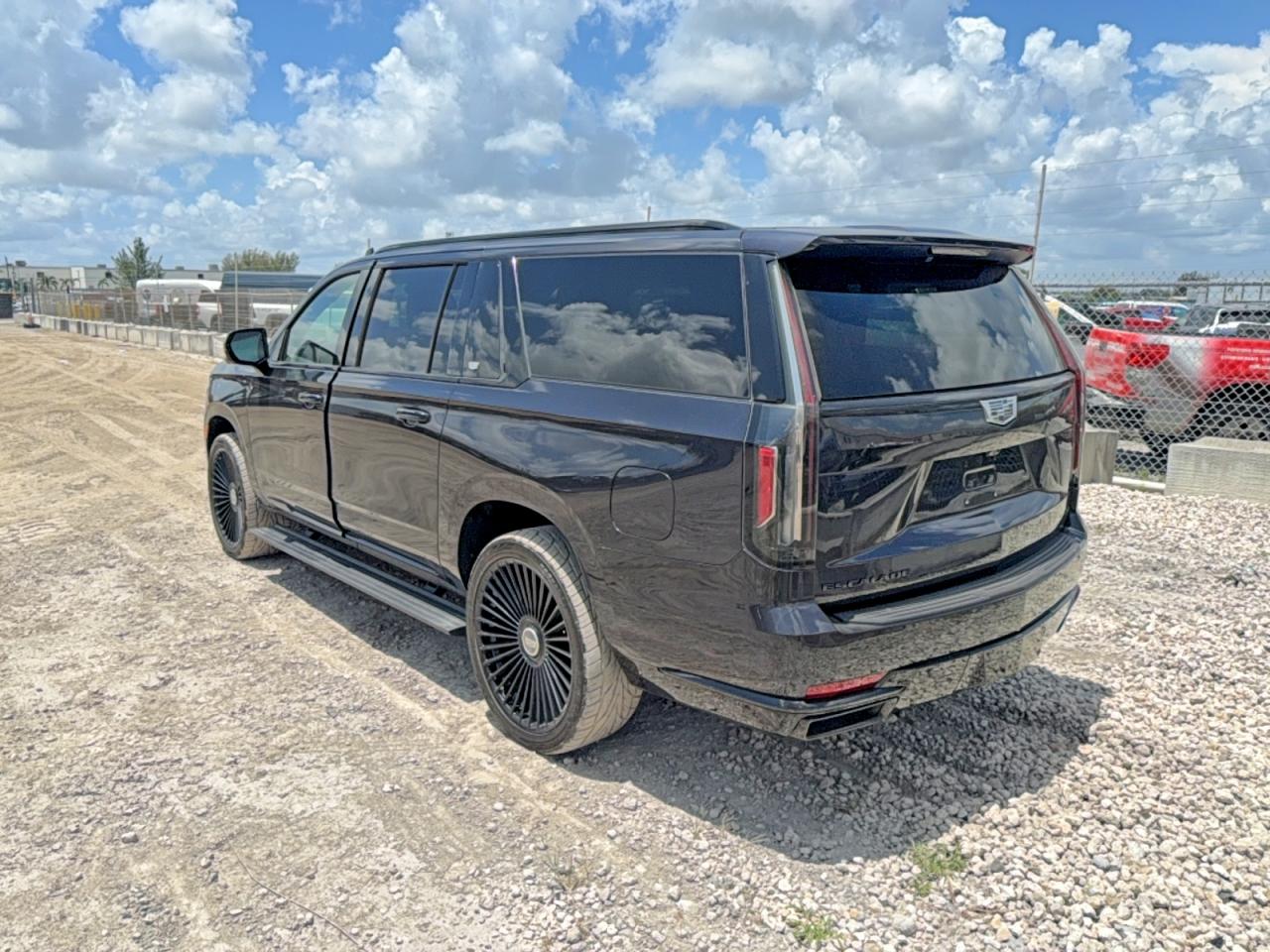 2023 Cadillac Escalade ESV VIN 1GYS3PKL2PR563390 COPART salvage auction — Normal Wear, FL - CERT OF TITLE SLVG REBUILDABLE (P), sold $46,250 on 2026-08-07 (photo 3)