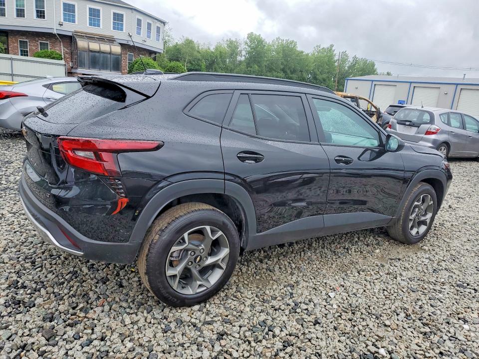 2025 Chevrolet Trax VIN KL77LHEP8SC238171 COPART salvage auction — FRONT END, FL - CERTIFICATE OF DESTRUCTION, sold $8,200 on 2026-07-29 (photo 3)