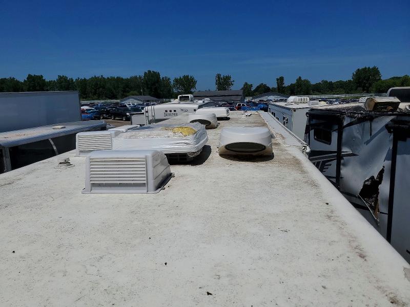 2003 Workhorse Custom VIN 5B4MP67GX33359822 COPART salvage auction — ROOF, Mi - Certificate Of Title, sold $4,200 on 2026-07-28 (photo 9)