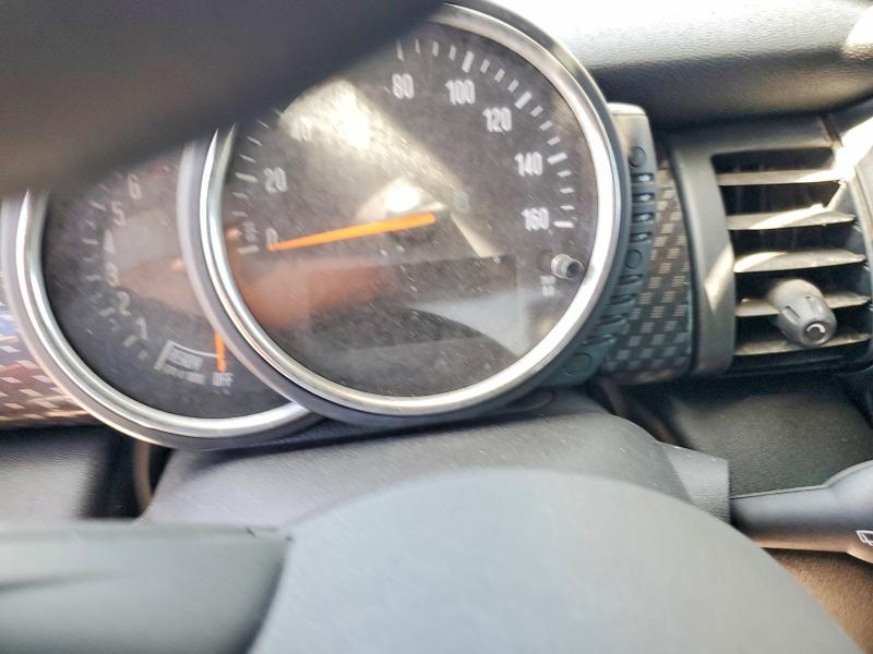 2017 Mini Cooper VIN WMWXU3C3XH2D33347 COPART salvage auction — BURN, Sc - Salvage Title, sold $275 on 2026-07-17 (photo 9)