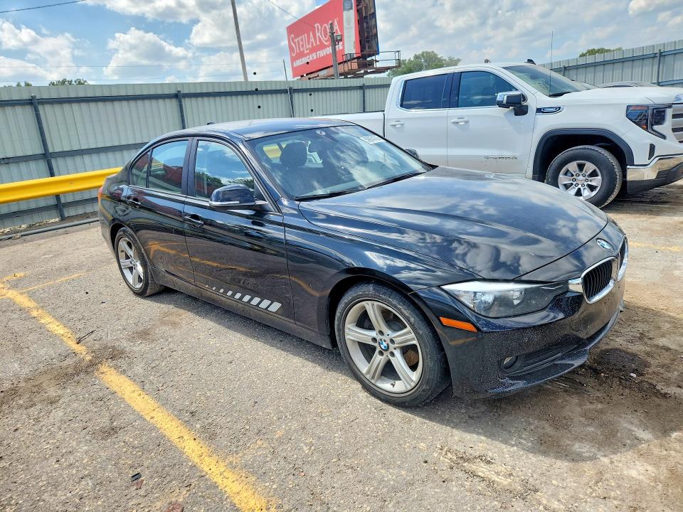 2013 BMW 3er VIN WBA3B1C58DF462570 COPART salvage auction — WATER/FLOOD, Ks - Flood - Salvage, sold $600 on 2026-08-17 (photo 4)