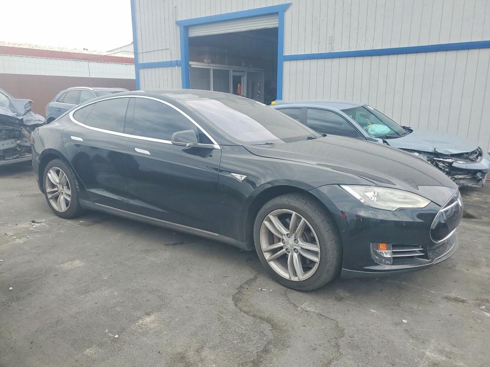 2015 Tesla Model s VIN 5YJSA1E19FF116174 COPART salvage auction — MINOR DENT/SCRATCHES, Nv - Certificate Of Title, sold $1,750 on 2026-07-27 (photo 4)