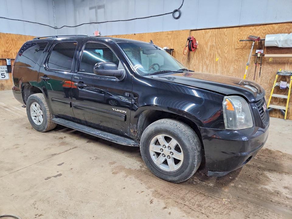 2014 Gmc Yukon VIN 1GKS2AE02ER113084 COPART salvage auction — NORMAL WEAR, Mi - Dealer Only Clean Title (P), sold $550 on 2026-07-08 (photo 4)