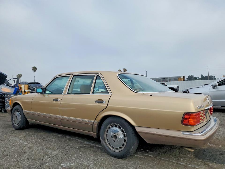 1986 Mercedes-benz 560 VIN WDBCA39D2GA249775 COPART salvage auction — MINOR DENT/SCRATCHES, CA - DIS/DLR/EXP ONLY CLEAN TITLE, sold $2,400 on 2026-07-31 (photo 2)