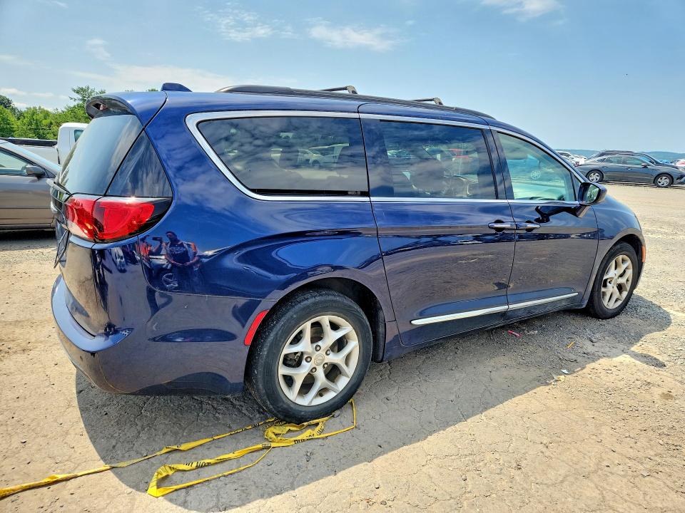 2017 Chrysler Pacifica VIN 2C4RC1BG6HR523166 COPART salvage auction — SIDE, Pa - Cert Of Title, sold $425 on 2026-07-17 (photo 3)