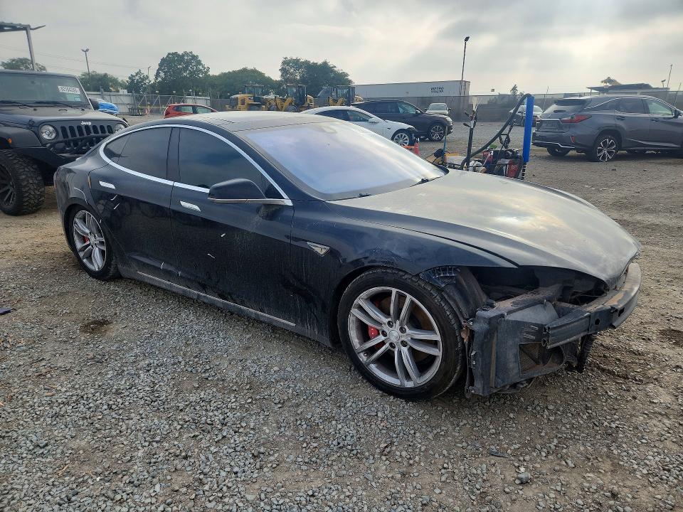 2014 Tesla Model s VIN 5YJSA1H21EFP62246 COPART salvage auction — FRONT END, AZ - DIS/DLR/EXP ONLY SALVAGE TITLE, sold $600 on 2026-07-31 (photo 4)