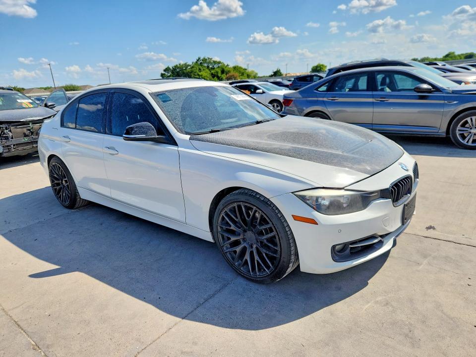 2015 BMW 3 series VIN WBA3C1C51FP853456 COPART salvage auction — MINOR DENT/SCRATCHES, Tx - Certificate Of Title (P), sold $3,300 on 2026-08-20 (photo 4)