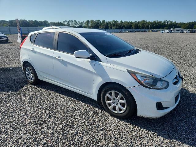 2013 Hyundai Accent VIN KMHCT5AE6DU136381 COPART salvage auction — REAR END, Fl - Cert Of Title Slvg Rebuildable, sold $975 on 2026-07-31 (photo 4)