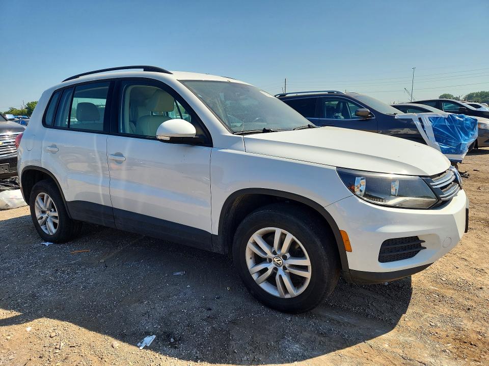 2017 Volkswagen Tiguan VIN WVGBV7AXXHW510908 COPART salvage auction — MINOR DENT/SCRATCHES, Ia - Cert Of Title-Prior Salvage, sold $1,600 on 2026-08-07 (photo 4)
