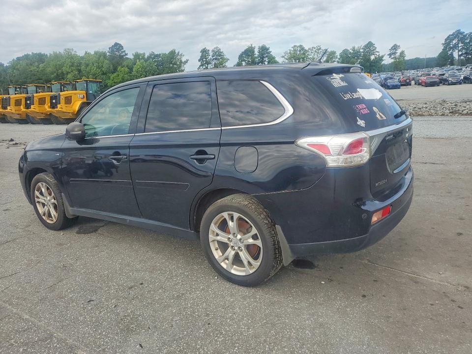 2014 Mitsubishi Outlander VIN JA4JZ4AXXEZ001800 COPART salvage auction — MINOR DENT/SCRATCHES, Nc - Dealer Only Clean Title, sold $2,350 on 2026-07-23 (photo 2)