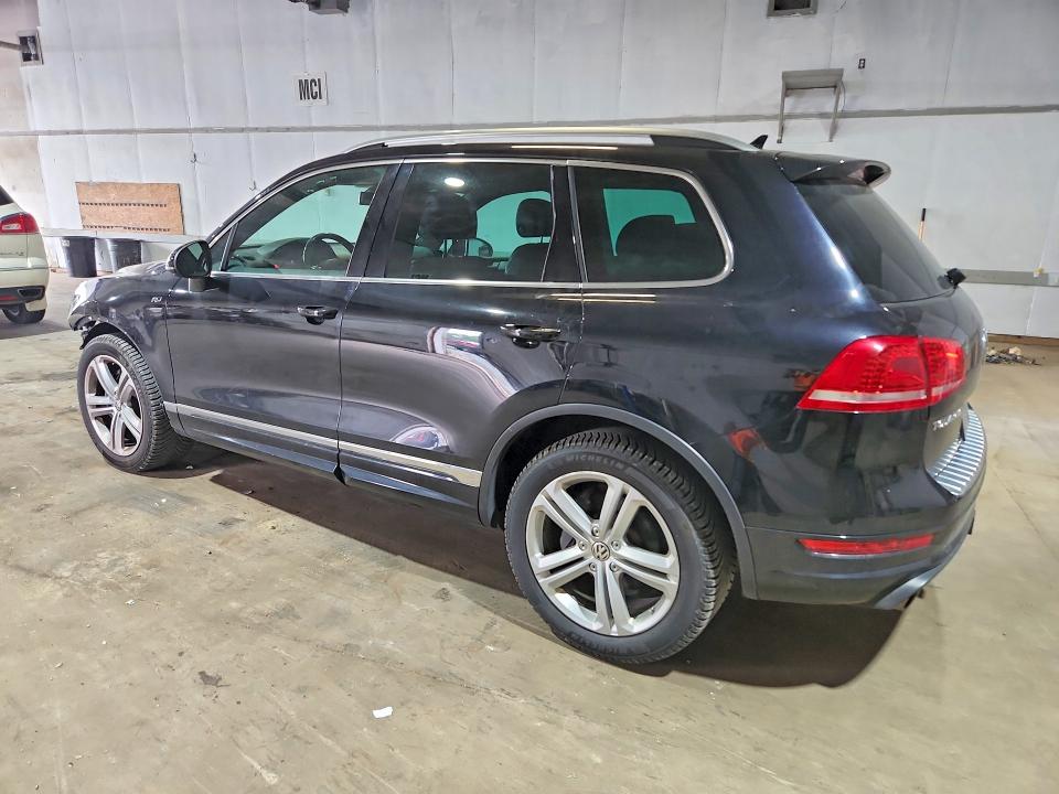 2014 Volkswagen Touareg VIN WVGDP9BP2ED005031 COPART salvage auction — FRONT END, Salvage Title, sold $825 on 2026-08-07 (photo 2)