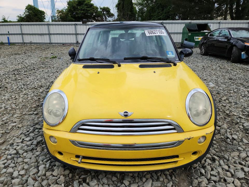 2005 Mini Cooper VIN WMWRC33555TJ72759 COPART salvage auction — FRONT END, NJ - CERT OF TITLE-SALVAGE (P), sold $300 on 2026-08-19 (photo 5)