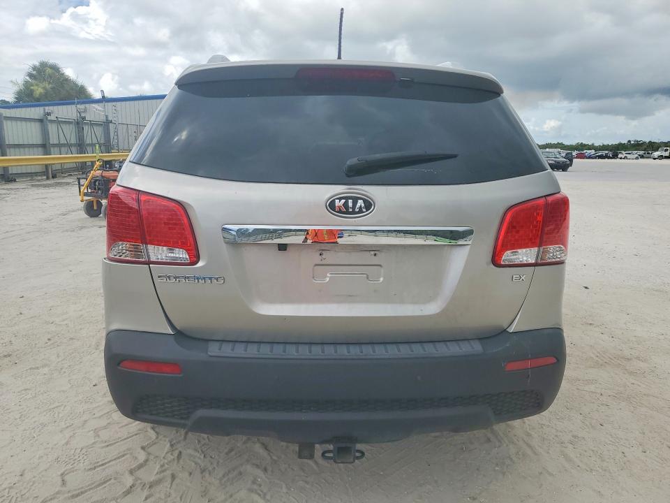 2013 Kia Sorento VIN 5XYKU4A65DG370156 COPART salvage auction — SIDE, Fl - Cert Of Title Slvg Rebuildable, sold $575 on 2026-07-15 (photo 6)