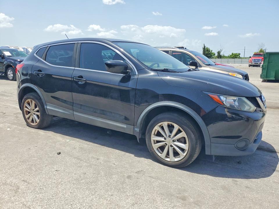 2017 Nissan Rogue VIN JN1BJ1CP7HW018575 COPART salvage auction — MINOR DENT/SCRATCHES, In - Certificate Of Title, sold $2,500 on 2026-07-30 (photo 4)