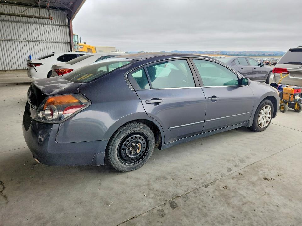 2009 Nissan Altima VIN 1N4AL21E09N531853 COPART salvage auction — MINOR DENT/SCRATCHES, CA - DIS/DLR/EXP ONLY CLEAN TITLE, sold $450 on 2026-07-09 (photo 3)