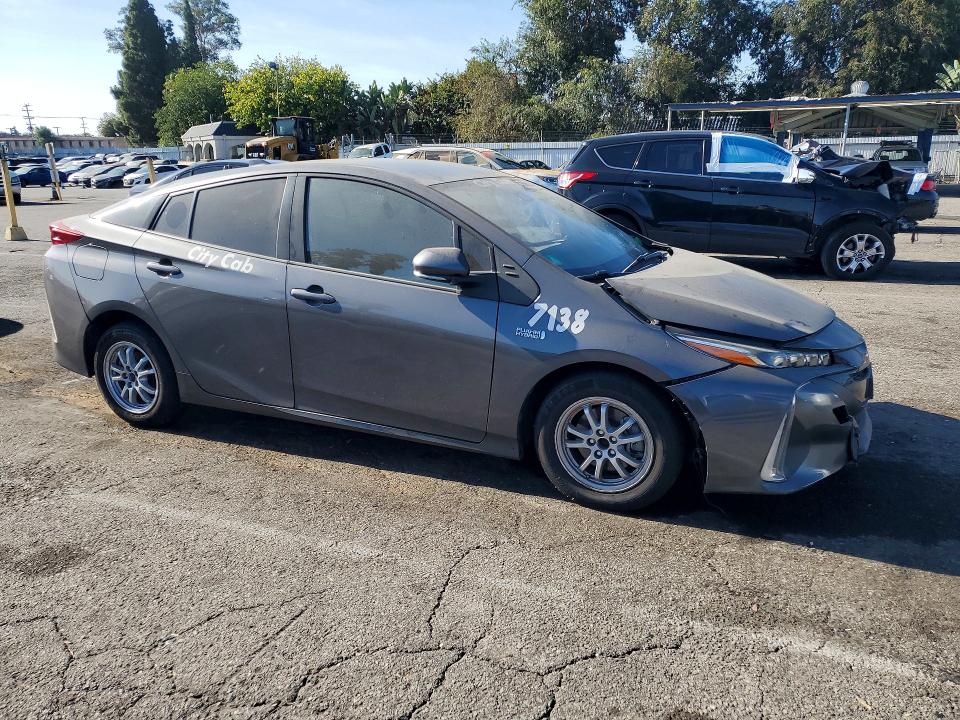 2022 Toyota Prius VIN JTDKAMFPXN3218468 COPART salvage auction — SIDE, CA - DIS/DLR/EXP ONLY CLEAN TITLE, sold $6,000 on 2026-08-01 (photo 4)