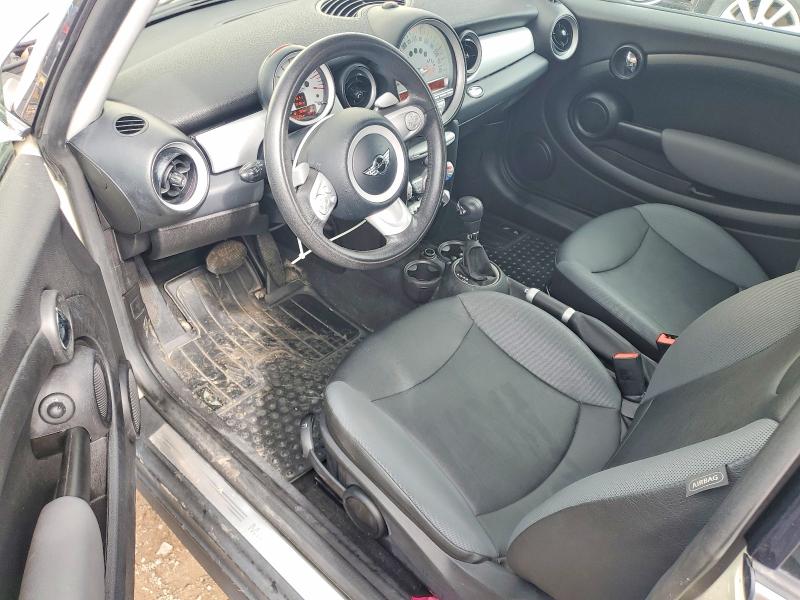 2009 Mini Cooper VIN WMWMF33529TT69735 COPART salvage auction — REAR END, ON - PERMIT NO BRAND - UNFIT, sold $825 on 2026-08-18 (photo 8)