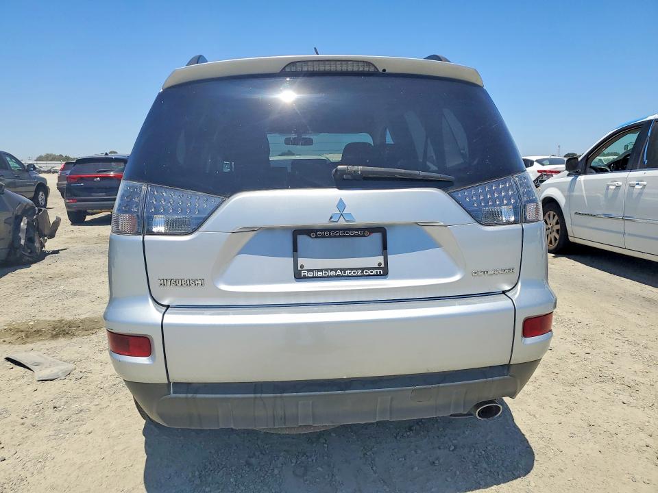 2010 Mitsubishi Outlander VIN JA4AT2AW3AZ014203 COPART salvage auction — MINOR DENT/SCRATCHES, CA - DIS/DLR/EXP ONLY CLEAN TITLE, sold $250 on 2026-07-23 (photo 6)