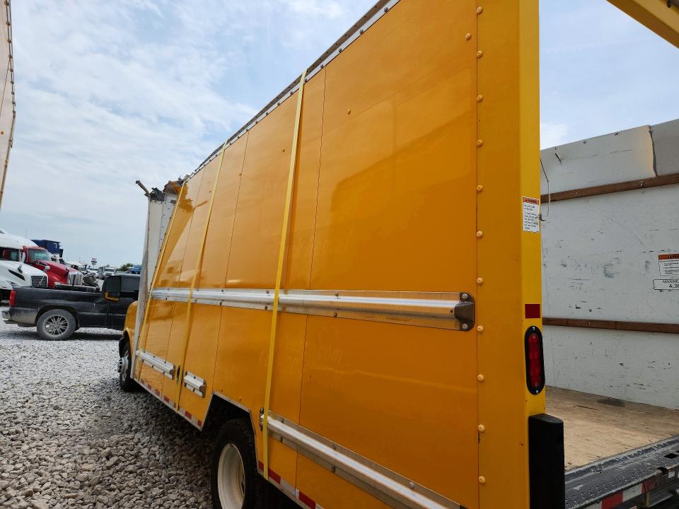 2022 Gmc Savana VIN 7GZ37TC75NN002441 COPART salvage auction — ROOF, Salvage Title, sold $2,550 on 2026-07-29 (photo 2)