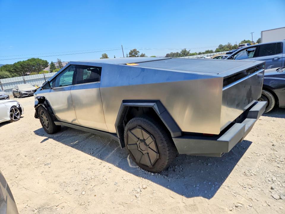 2024 Tesla Cybertruck VIN 7G2CEHED1RA022557 COPART salvage auction — FRONT END, Ca - Salvage Certificate, sold $16,600 on 2026-07-28 (photo 2)