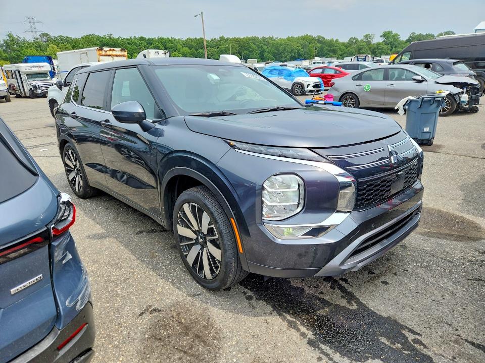 2025 Mitsubishi Outlander VIN JA4J3VA80SZ045381 COPART salvage auction — SIDE, NC - CERTIFICATE OF TITLE (P), sold $8,600 on 2026-07-15 (photo 4)