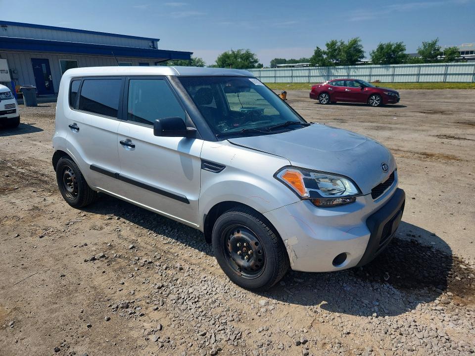 2011 Kia Soul VIN KNDJT2A17B7308002 COPART salvage auction — UNDERCARRIAGE, WI - JUNKED VEHICLE BILL OF SALE, sold $175 on 2026-07-28 (photo 4)