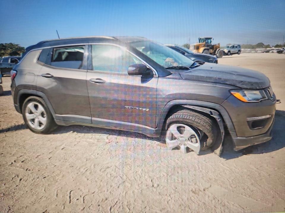 2018 Jeep Compass VIN 3C4NJCBB5JT256996 COPART salvage auction — FRONT END, FL - CERT OF TITLE SLVG REBUILDABLE, sold $2,800 on 2026-07-30 (photo 4)