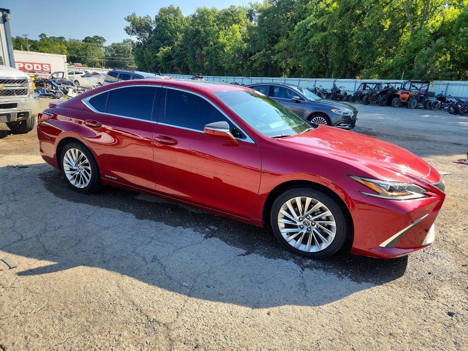 2020 Lexus ES VIN 58AF21B19LU012357 COPART salvage auction — WATER/FLOOD, La - Certificate Of Destruction, sold $12,800 on 2026-09-10 (photo 4)